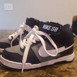 NWOT 11c Boys Nikes